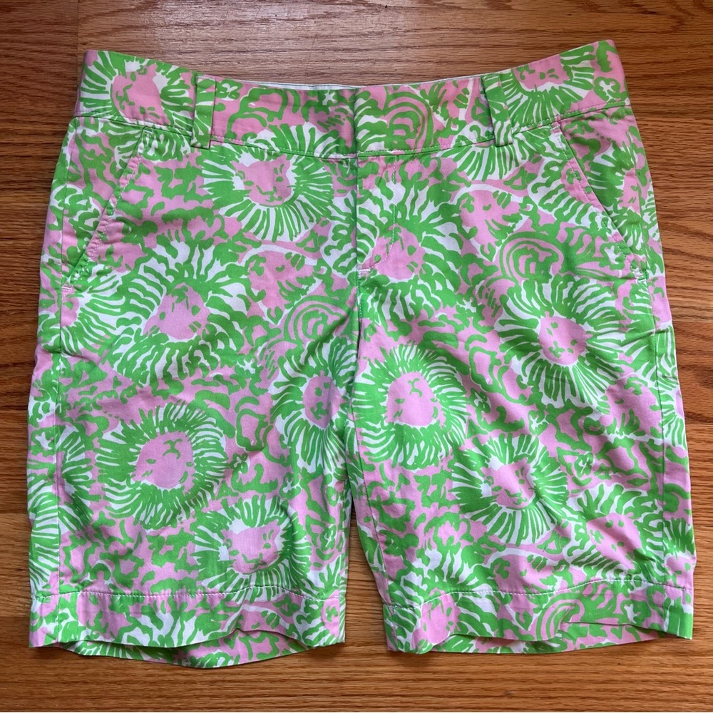 Lilly Pulitzer the chipper short pink and green lion print size 8
